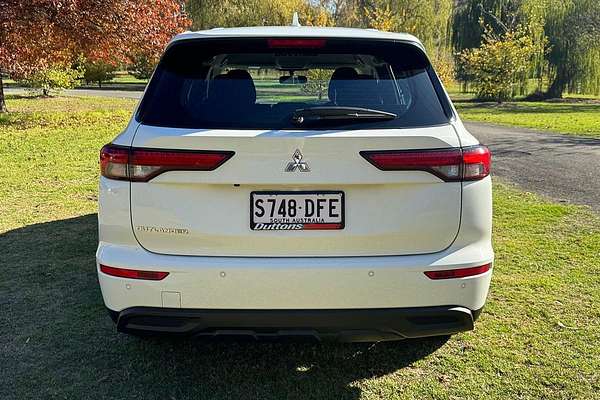 2024 Mitsubishi Outlander ES ZM