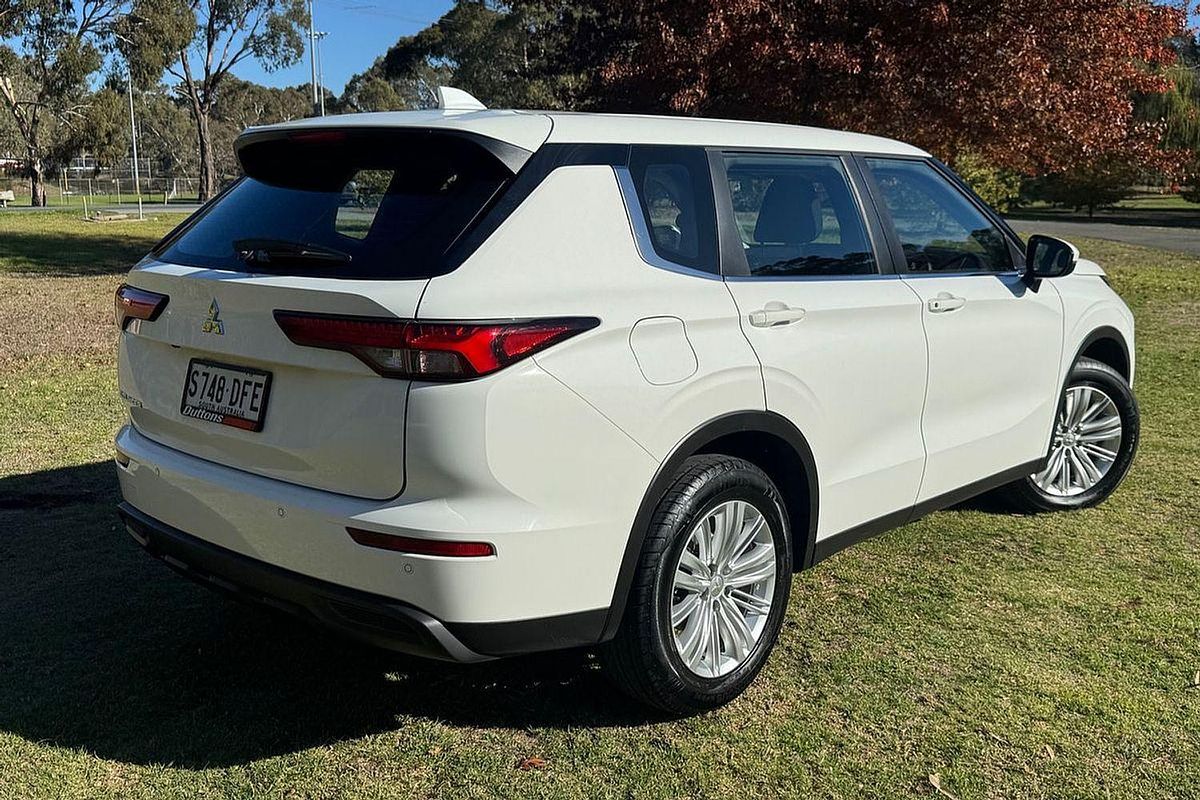 2024 Mitsubishi Outlander ES ZM