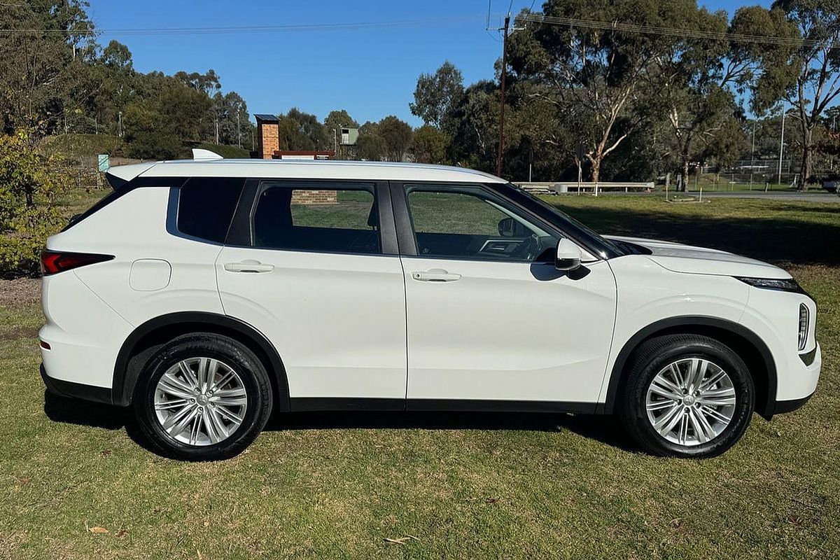 2024 Mitsubishi Outlander ES ZM