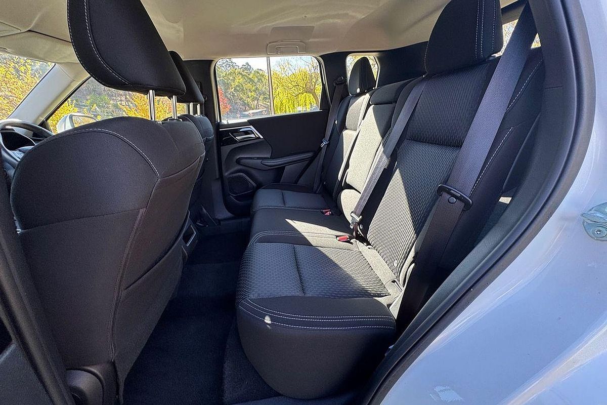 2024 Mitsubishi Outlander ES ZM