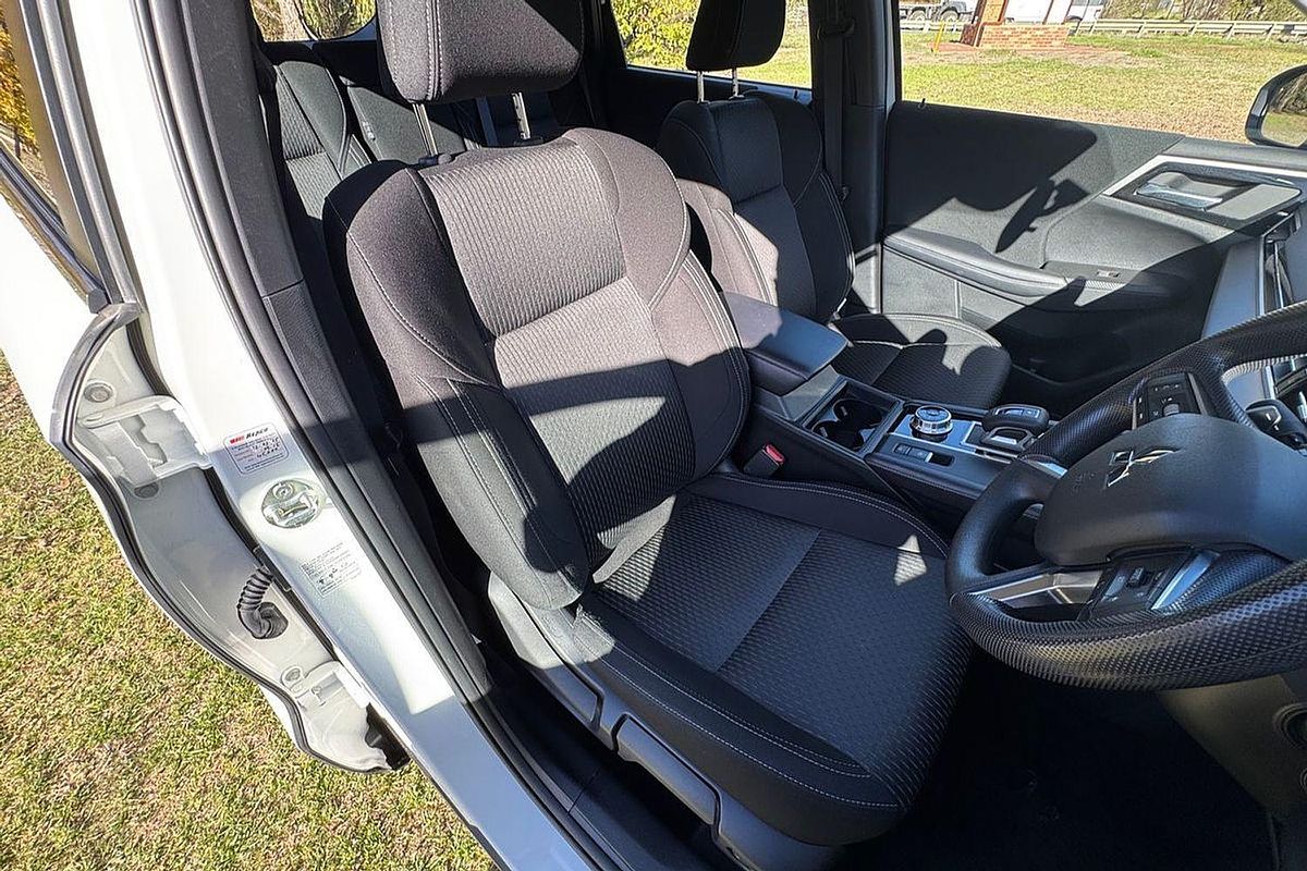 2024 Mitsubishi Outlander ES ZM