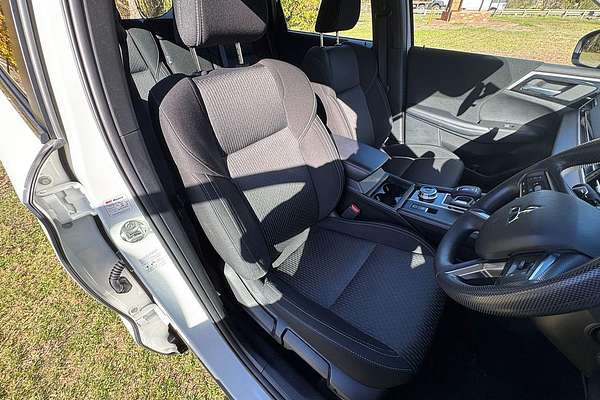 2024 Mitsubishi Outlander ES ZM