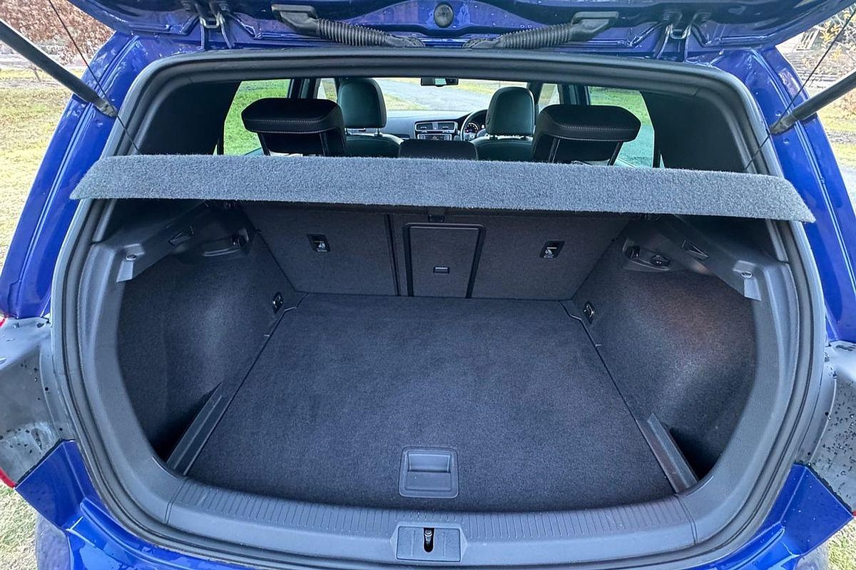2015 Volkswagen Golf R Wolfsburg Edition 7