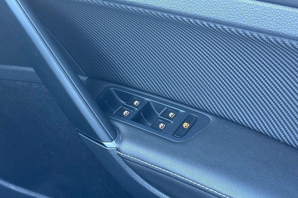 2015 Volkswagen Golf R Wolfsburg Edition 7