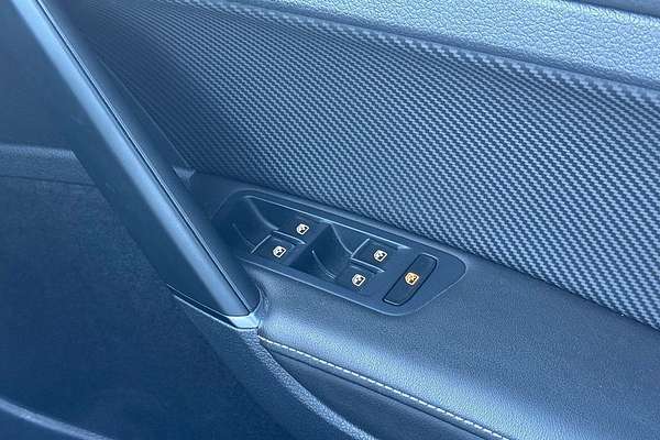 2015 Volkswagen Golf R Wolfsburg Edition 7