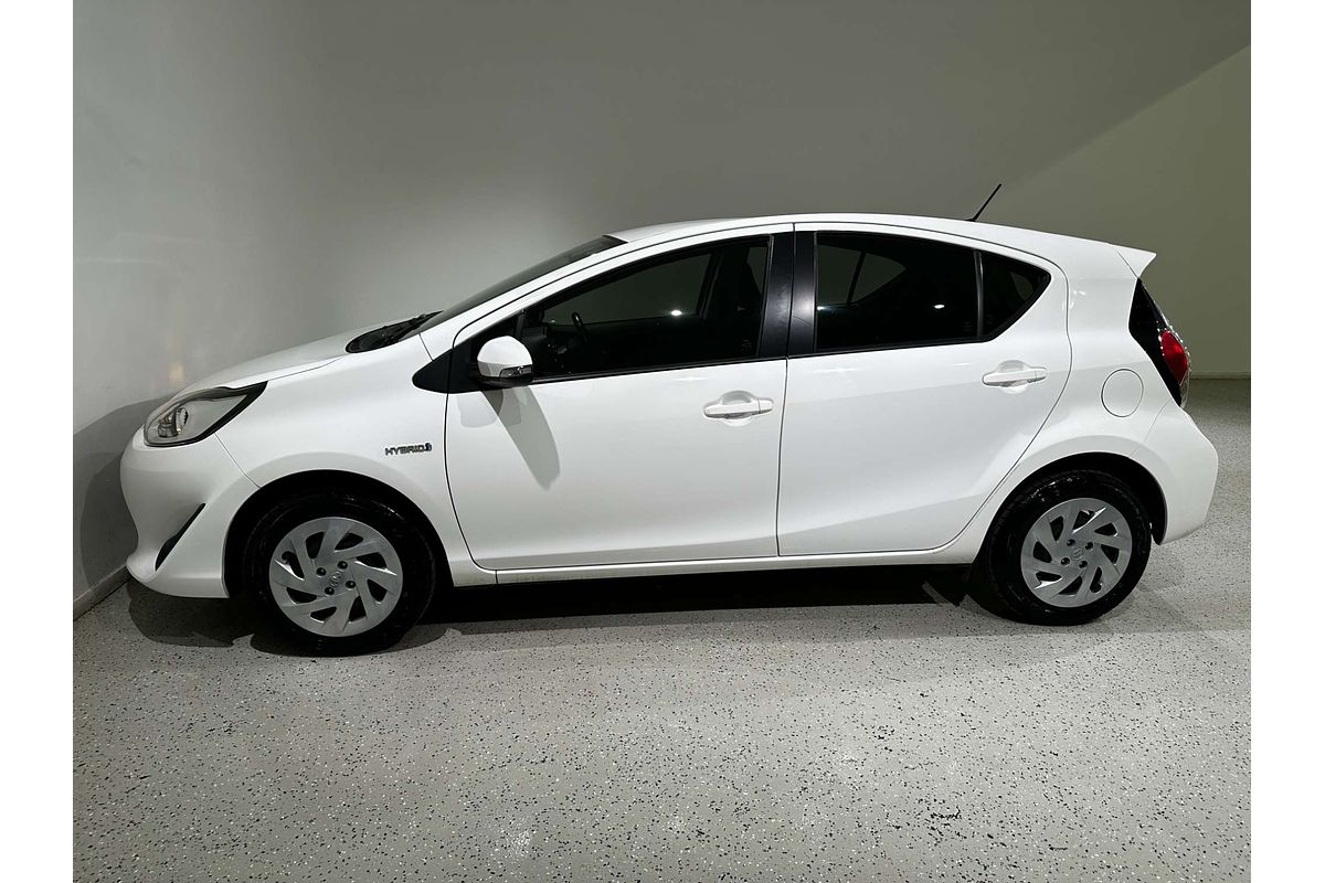 2018 Toyota Prius C  NHP10R