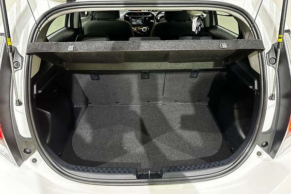 2018 Toyota Prius C  NHP10R