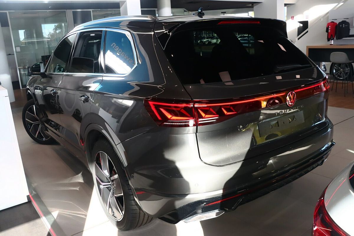 2025 Volkswagen Touareg 210TDI R-Line RC