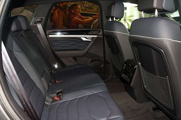 2025 Volkswagen Touareg 210TDI R-Line RC