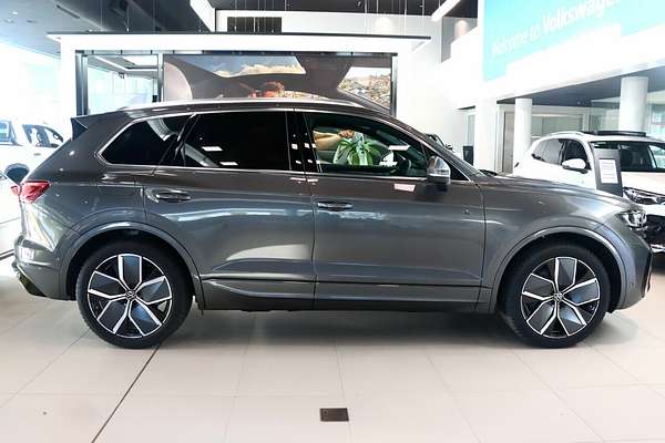 2025 Volkswagen Touareg 210TDI R-Line RC
