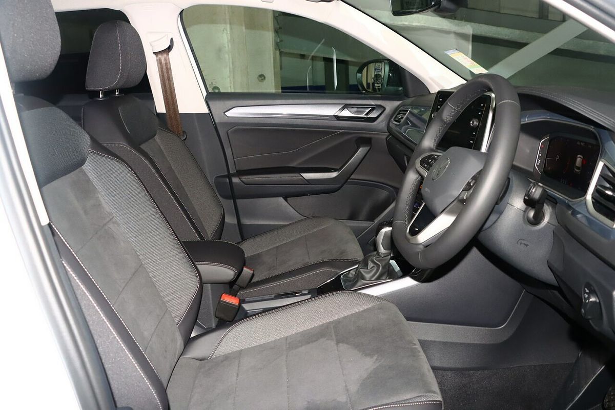 2025 Volkswagen T-Roc 110TSI Style D11