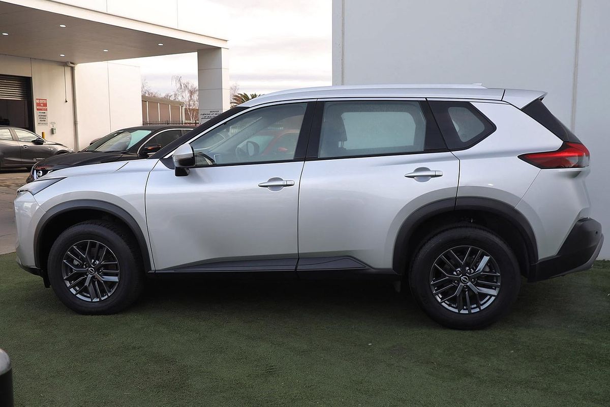 2024 Nissan X-TRAIL ST T33