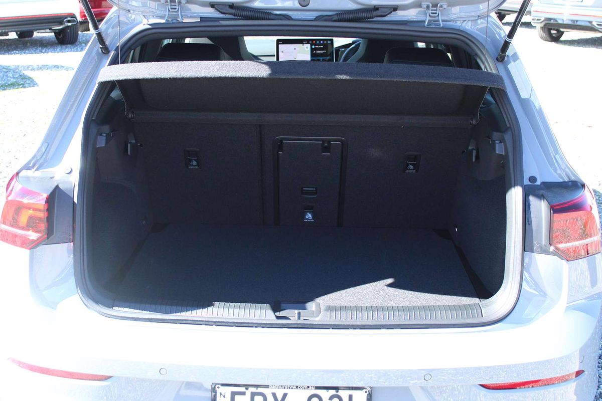 2024 Volkswagen Golf 110TSI R-Line 8.5