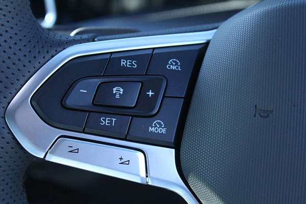 2024 Volkswagen Golf 110TSI R-Line 8.5