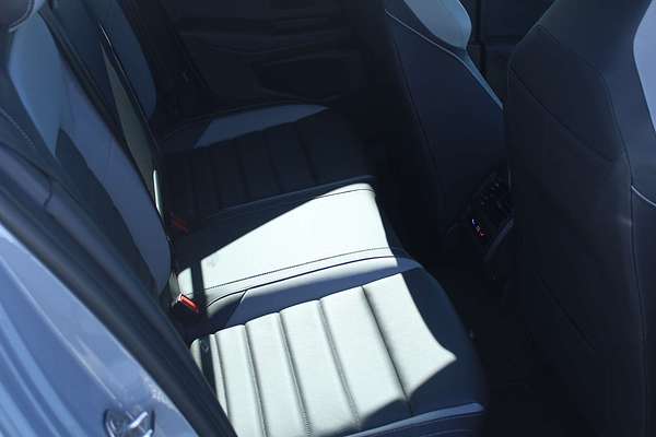 2024 Volkswagen Golf 110TSI R-Line 8.5