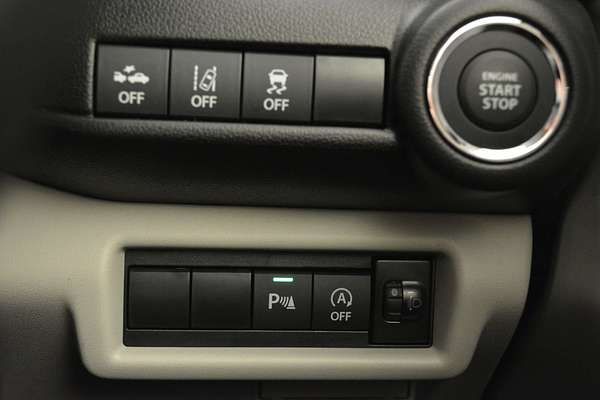 2025 Suzuki Swift Hybrid UZ