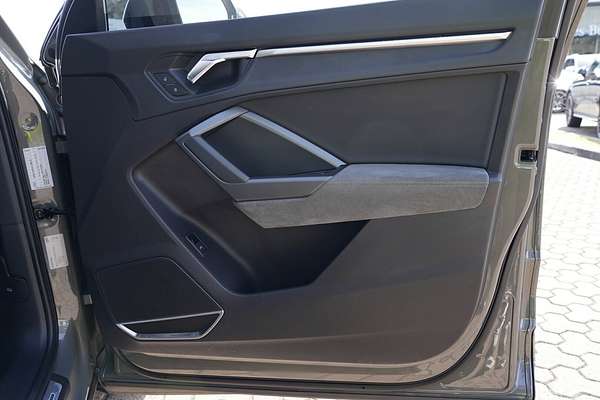 2021 Audi Q3 40 TFSI S line F3