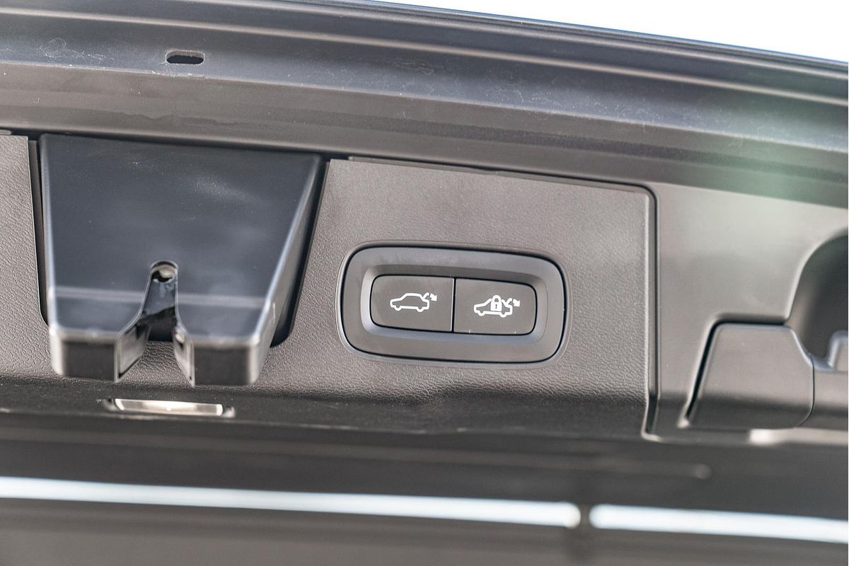 2023 Volvo XC60 Plus B5
