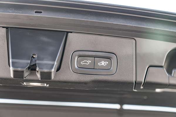 2023 Volvo XC60 Plus B5