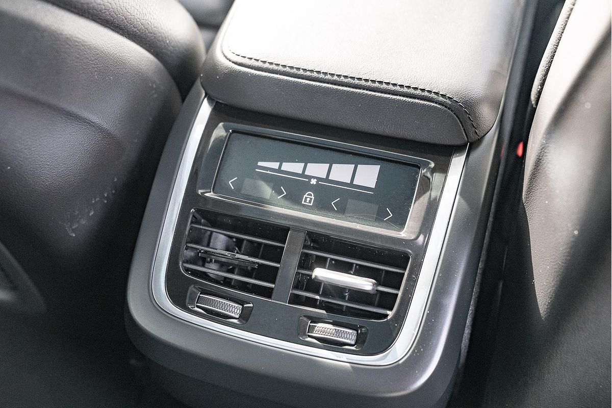 2023 Volvo XC60 Plus B5