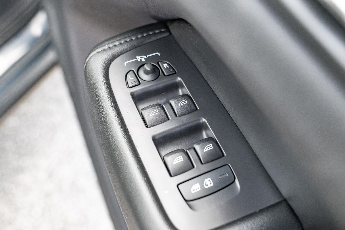 2023 Volvo XC60 Plus B5