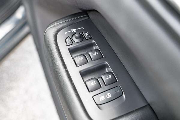 2023 Volvo XC60 Plus B5