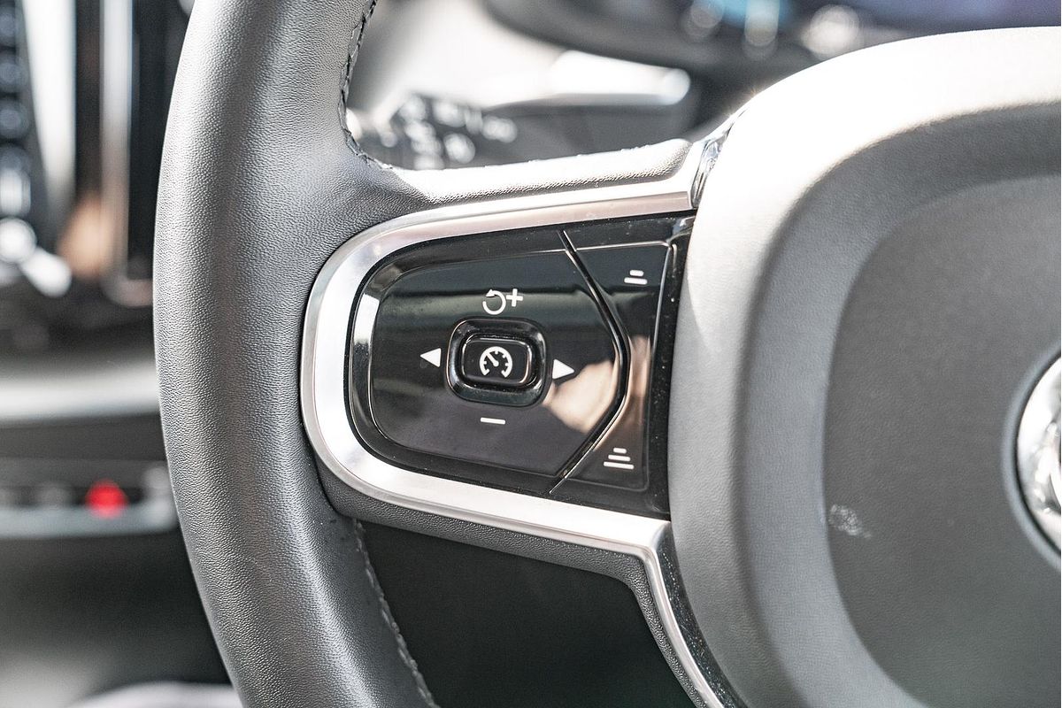 2023 Volvo XC60 Plus B5