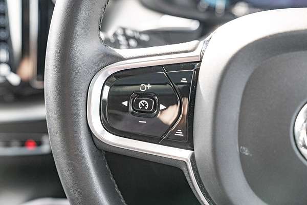 2023 Volvo XC60 Plus B5