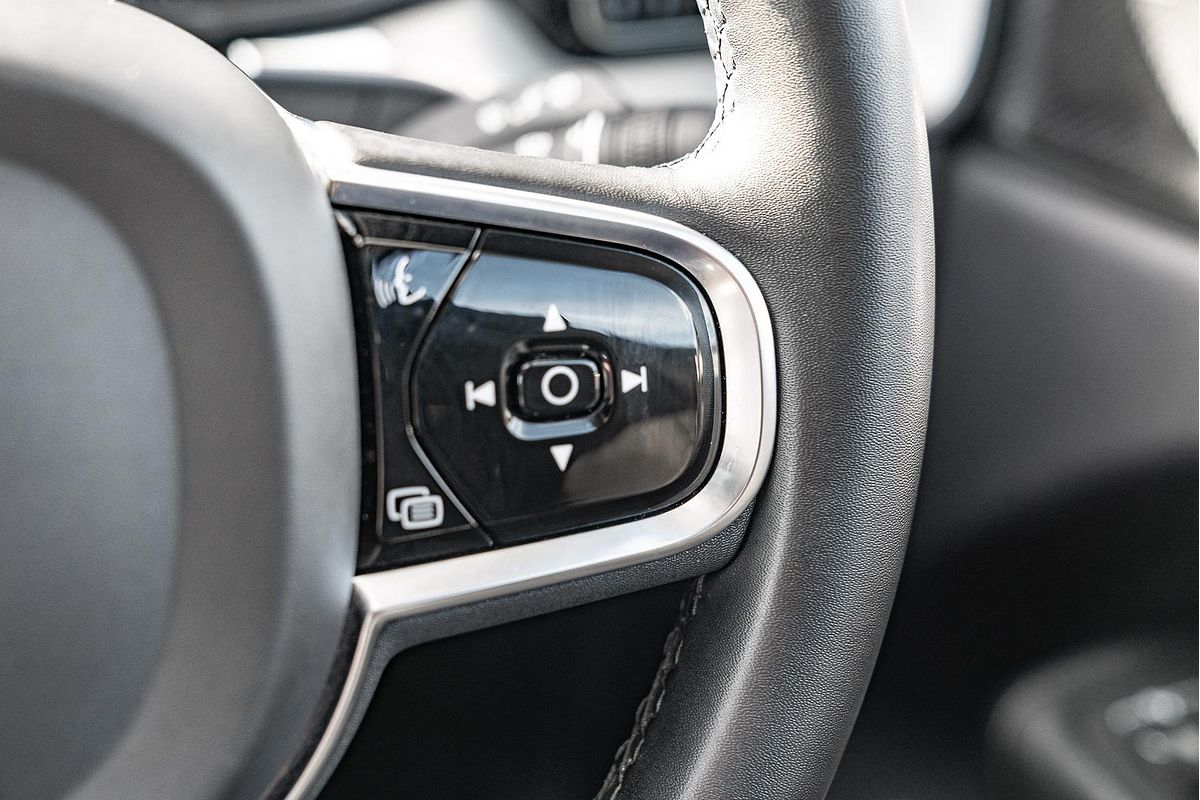 2023 Volvo XC60 Plus B5
