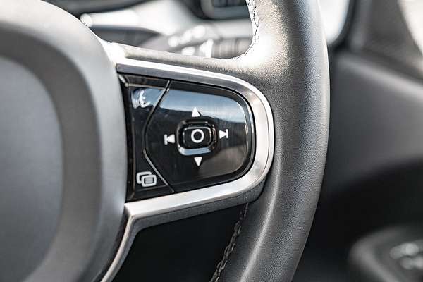 2023 Volvo XC60 Plus B5