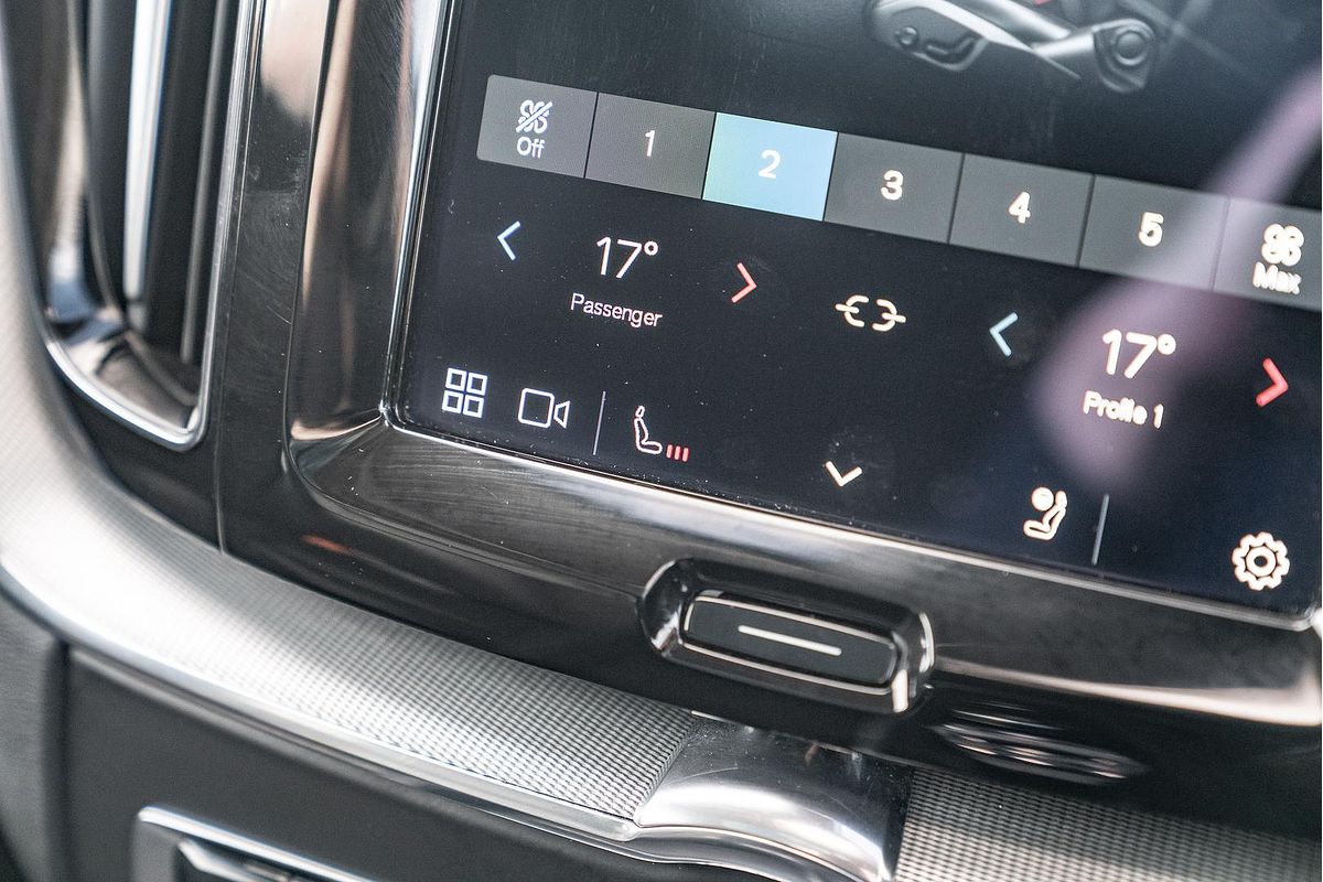 2023 Volvo XC60 Plus B5