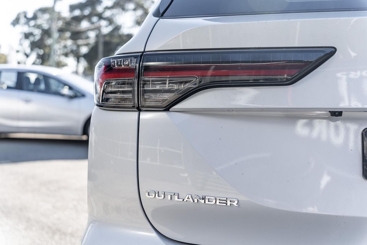 2025 Mitsubishi Outlander Exceed Tourer ZM