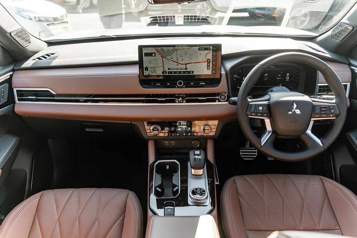 2025 Mitsubishi Outlander Exceed Tourer ZM