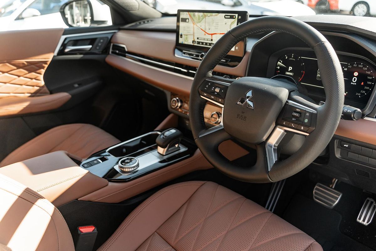 2025 Mitsubishi Outlander Exceed Tourer ZM