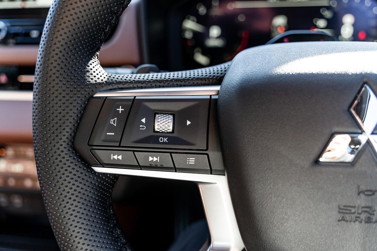 2025 Mitsubishi Outlander Exceed Tourer ZM