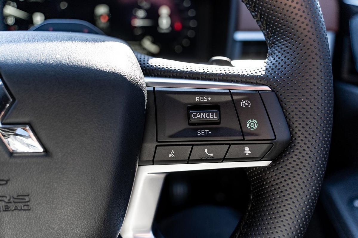 2025 Mitsubishi Outlander Exceed Tourer ZM