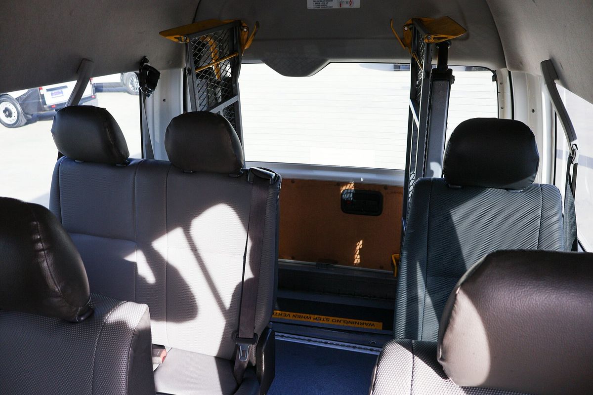 2018 Toyota Hiace Commuter KDH223R