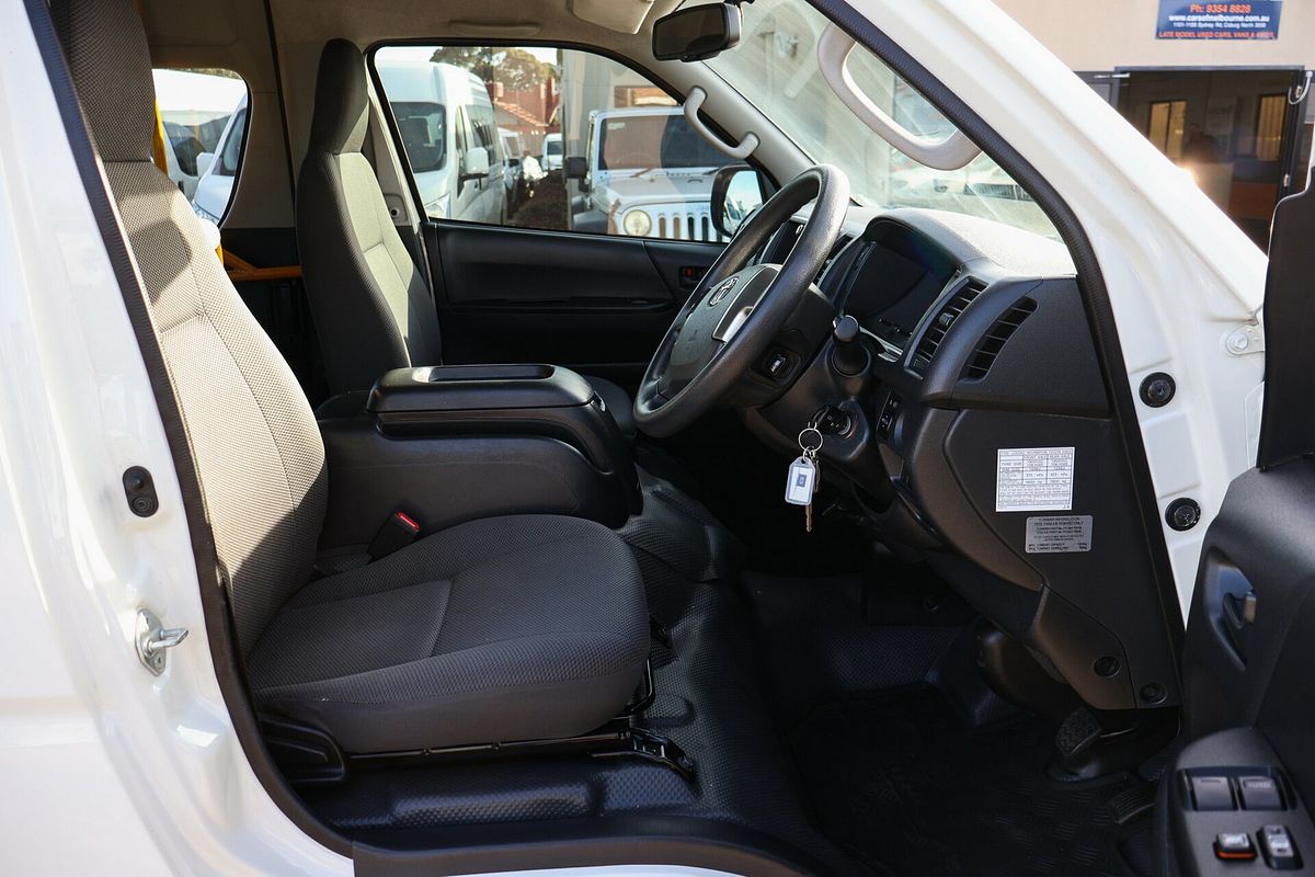 2018 Toyota Hiace Commuter KDH223R