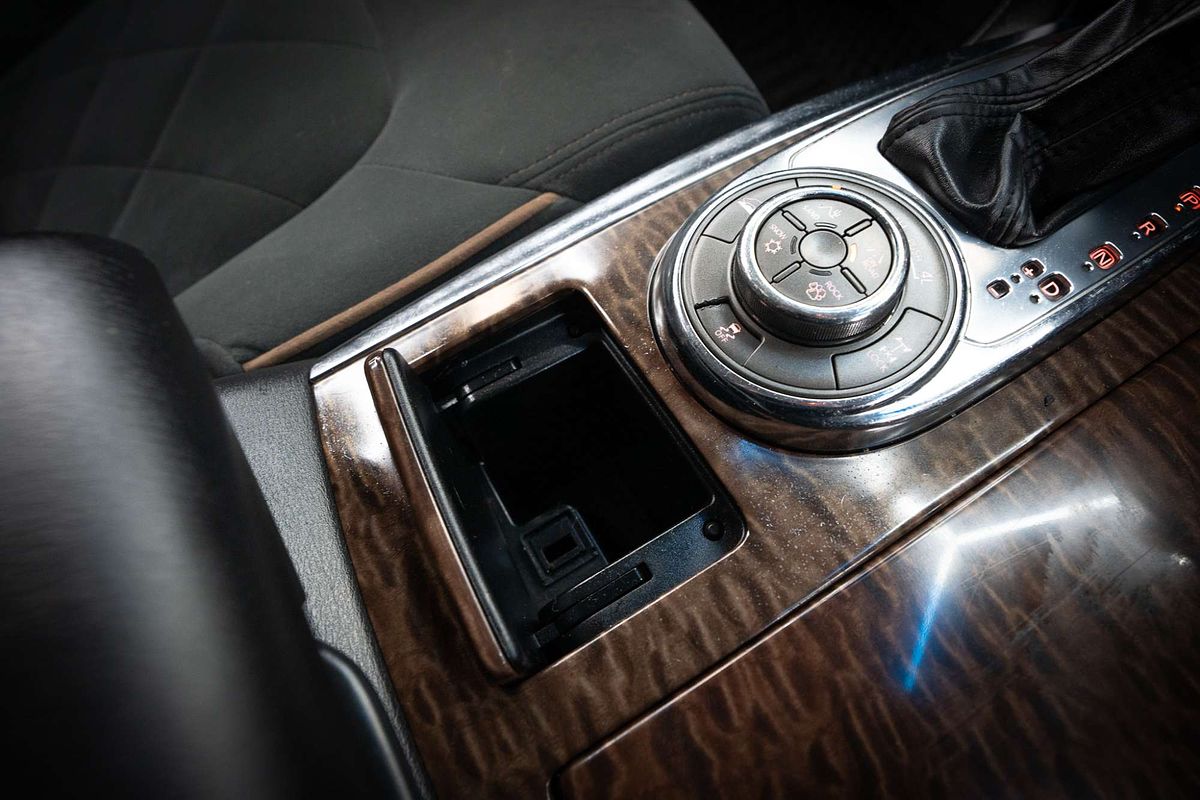 2013 Nissan Patrol ST-L Y62