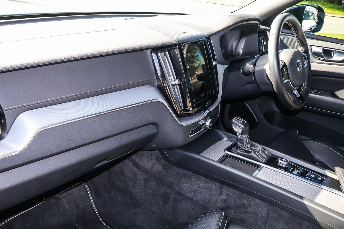 2021 Volvo XC60 T6 R-Design