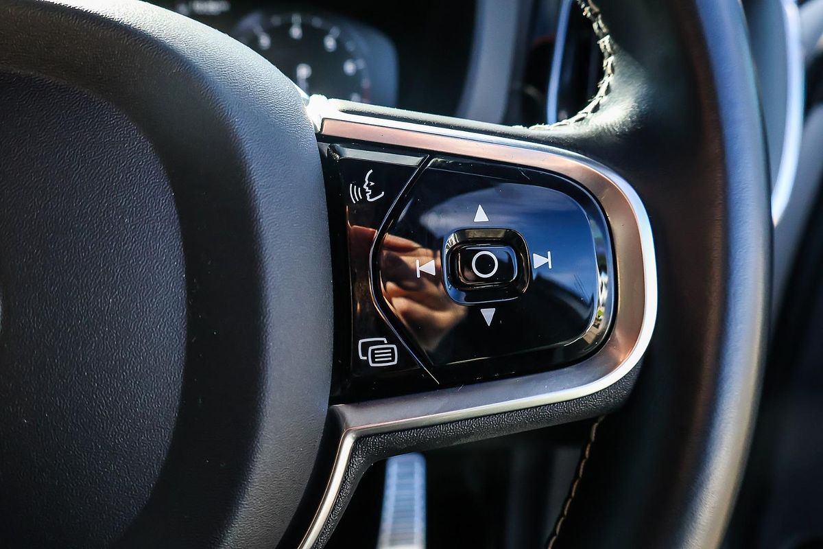 2021 Volvo XC60 T6 R-Design