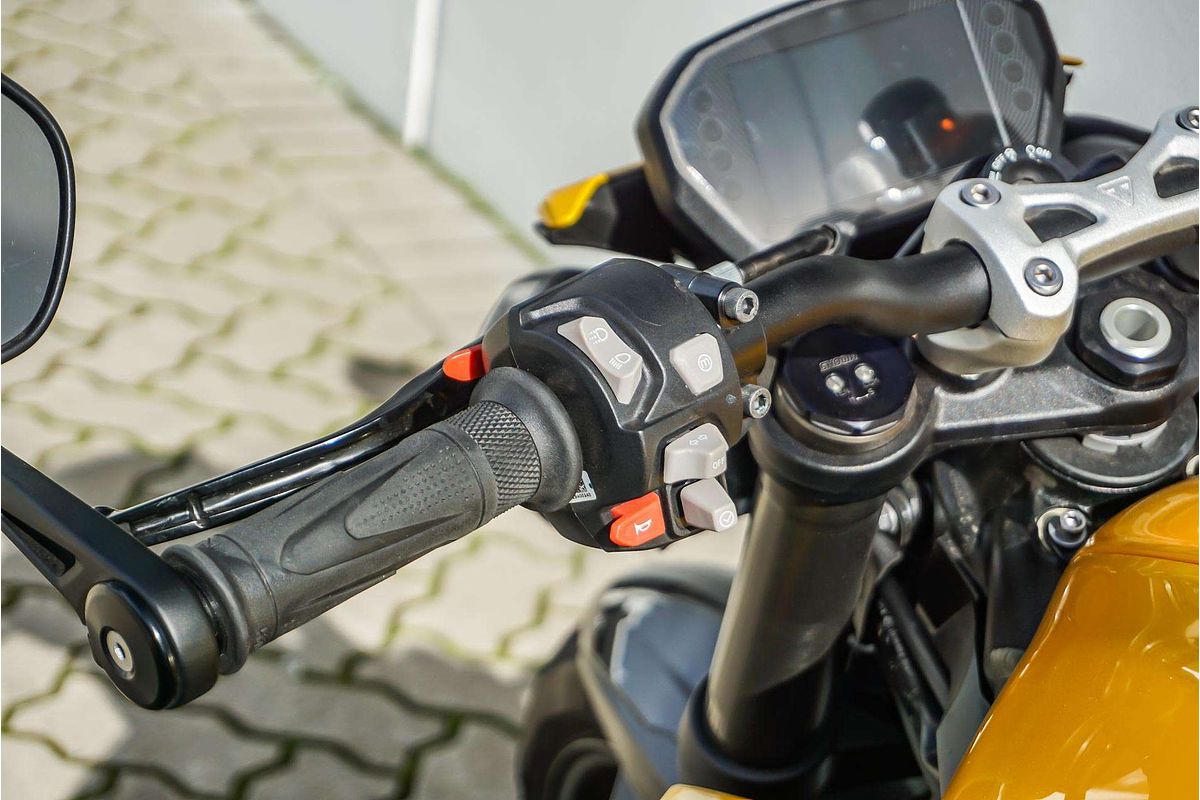 2023 Triumph STREET TRIPLE