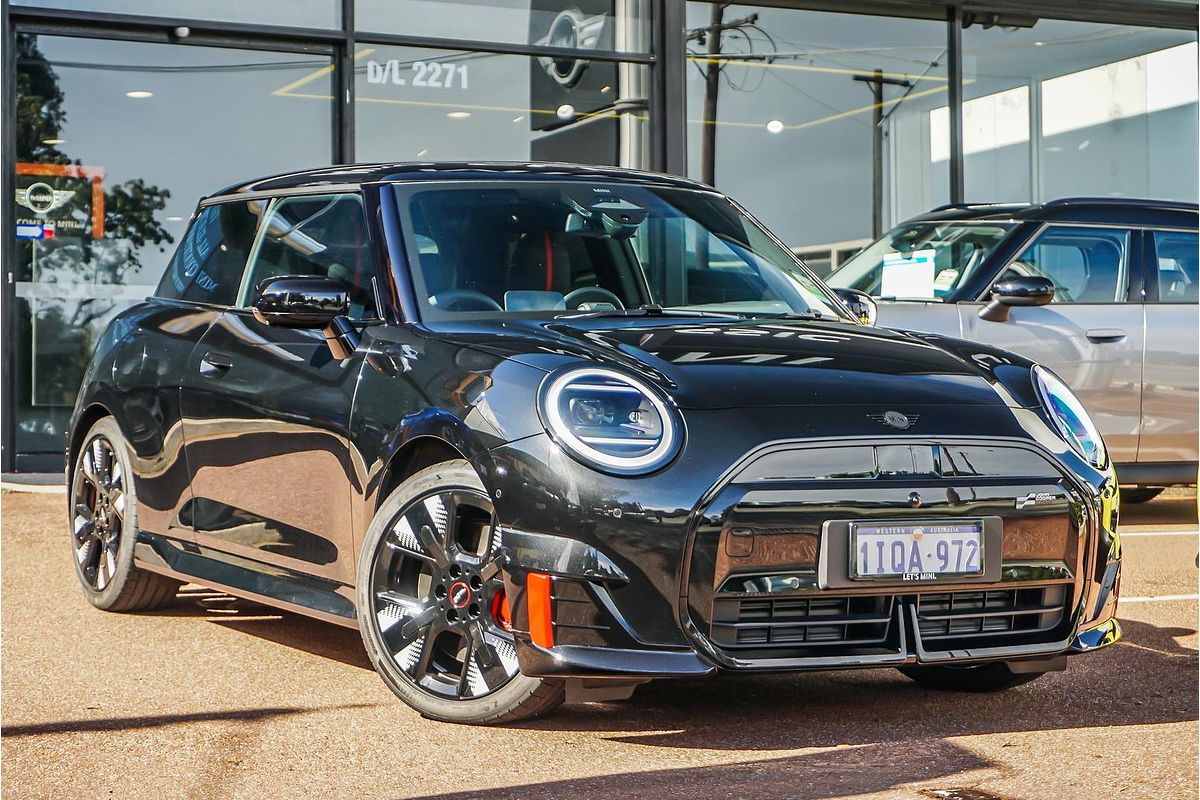 2025 MINI Cooper JCW E Favoured J01