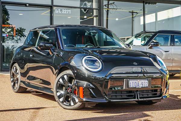 2025 MINI Cooper JCW E Favoured J01