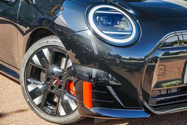 2025 MINI Cooper JCW E Favoured J01