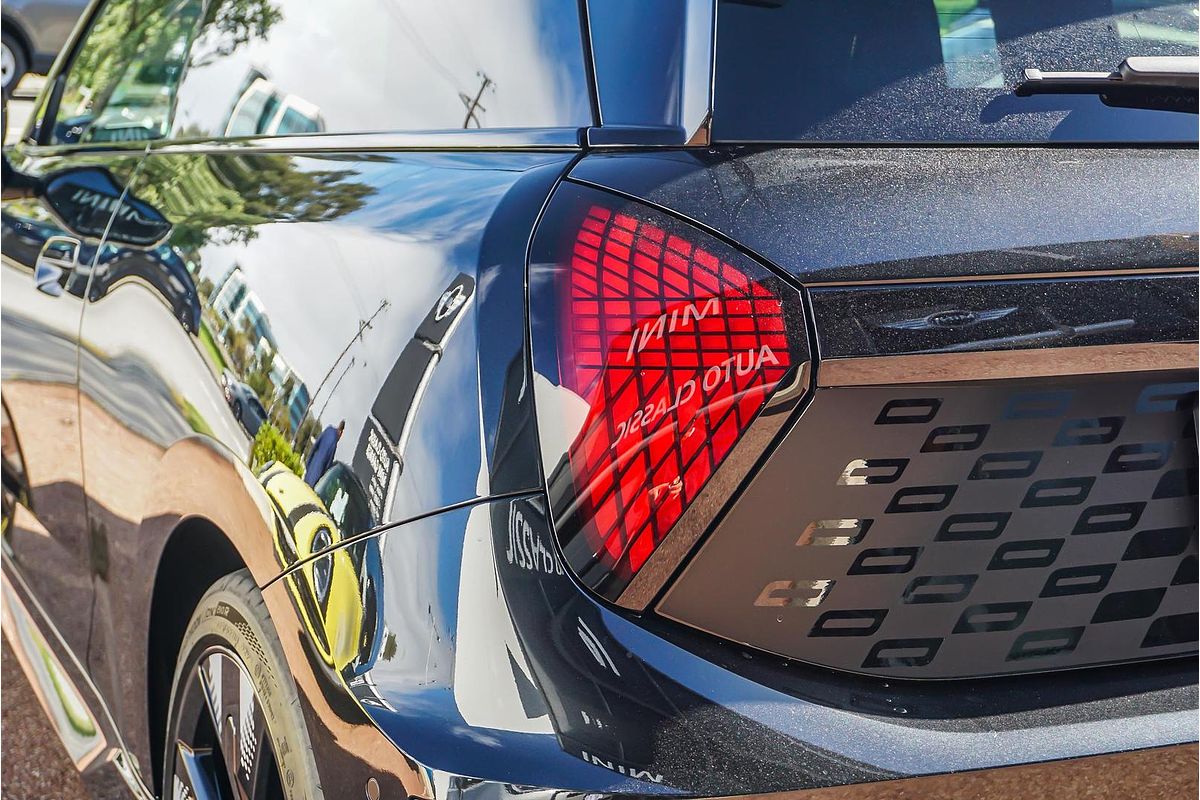 2025 MINI Cooper JCW E Favoured J01