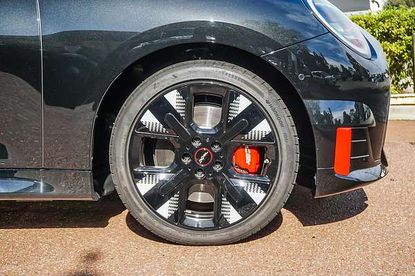 2025 MINI Cooper JCW E Favoured J01