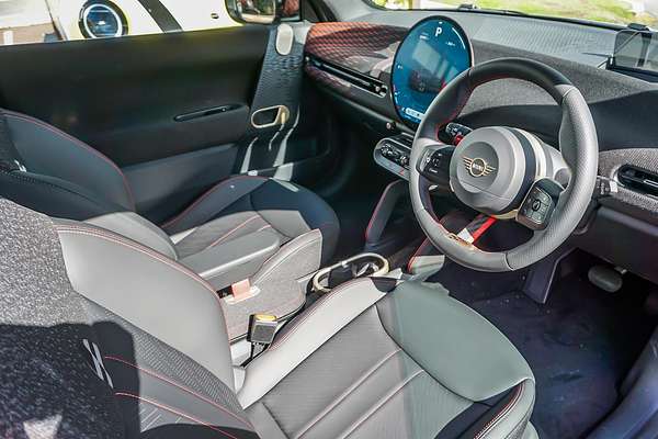 2025 MINI Cooper JCW E Favoured J01