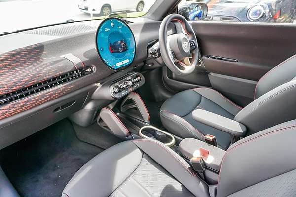 2025 MINI Cooper JCW E Favoured J01