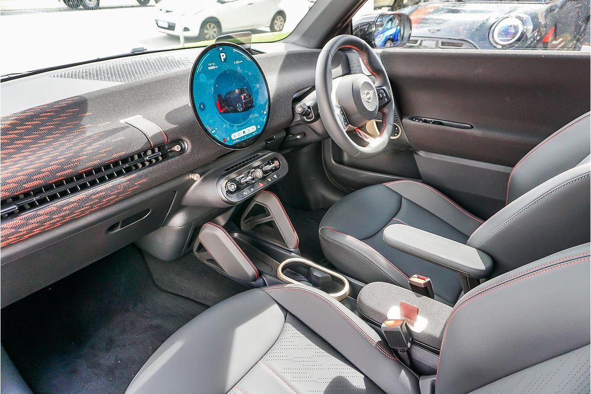 2025 MINI Cooper JCW E Favoured J01
